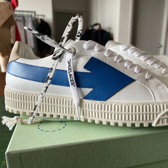 *SOLD* Off-white blue arrow sneakers - Picture 2 of 8